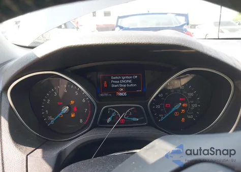 2018 Ford Focus Titanium z USA, uszkodzony, nr VIN 1FADP3J22JL220986